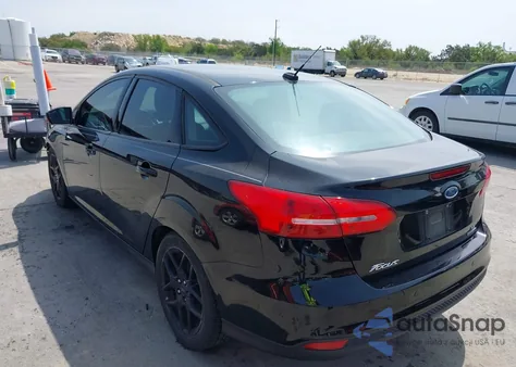 2016 Ford Focus Se z USA, uszkodzony, nr VIN 1FADP3F28GL326411